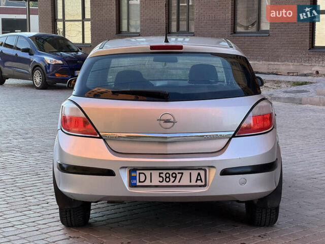 Серый Опель Астра, объемом двигателя 1.6 л и пробегом 140 тыс. км за 3799 $, фото 4 на Automoto.ua