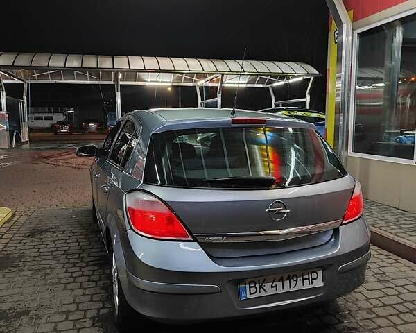 Серый Опель Астра, объемом двигателя 1.4 л и пробегом 257 тыс. км за 4499 $, фото 1 на Automoto.ua
