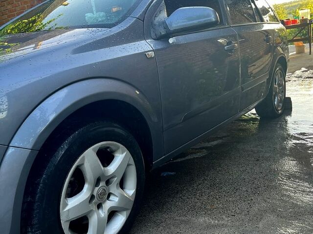 Серый Опель Астра, объемом двигателя 1.6 л и пробегом 209 тыс. км за 4500 $, фото 2 на Automoto.ua