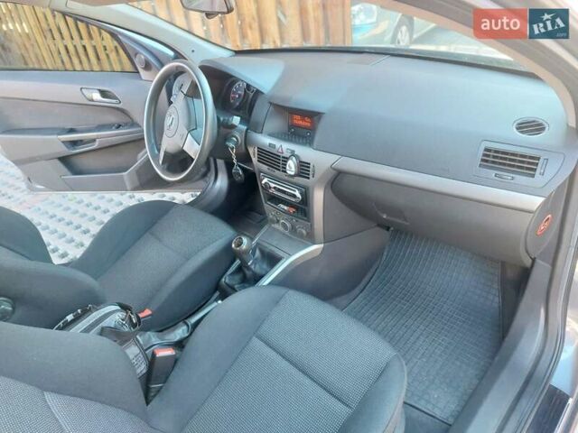 Серый Опель Астра, объемом двигателя 1.4 л и пробегом 90 тыс. км за 5200 $, фото 3 на Automoto.ua