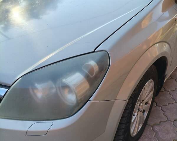 Серый Опель Астра, объемом двигателя 1.4 л и пробегом 216 тыс. км за 4500 $, фото 3 на Automoto.ua