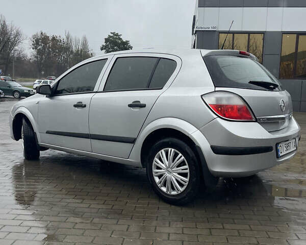 Серый Опель Астра, объемом двигателя 1.6 л и пробегом 140 тыс. км за 3899 $, фото 3 на Automoto.ua