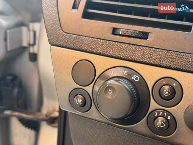 Серый Опель Астра, объемом двигателя 1.6 л и пробегом 140 тыс. км за 3799 $, фото 14 на Automoto.ua