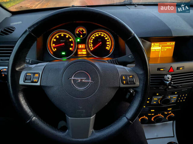 Серый Опель Астра, объемом двигателя 1.6 л и пробегом 145 тыс. км за 5200 $, фото 42 на Automoto.ua