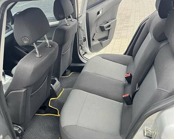 Сірий Опель Астра, об'ємом двигуна 1.36 л та пробігом 221 тис. км за 4600 $, фото 24 на Automoto.ua