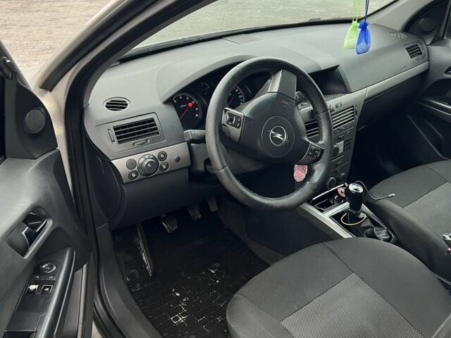 Сірий Опель Астра, об'ємом двигуна 1.4 л та пробігом 371 тис. км за 3088 $, фото 4 на Automoto.ua