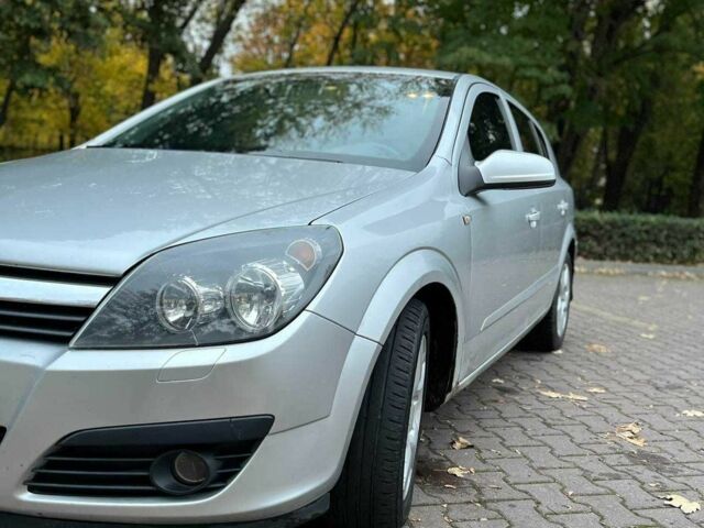 Серый Опель Астра, объемом двигателя 1.6 л и пробегом 248 тыс. км за 4600 $, фото 1 на Automoto.ua