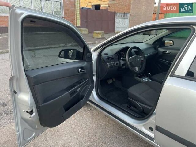 Серый Опель Астра, объемом двигателя 1.4 л и пробегом 220 тыс. км за 3450 $, фото 13 на Automoto.ua