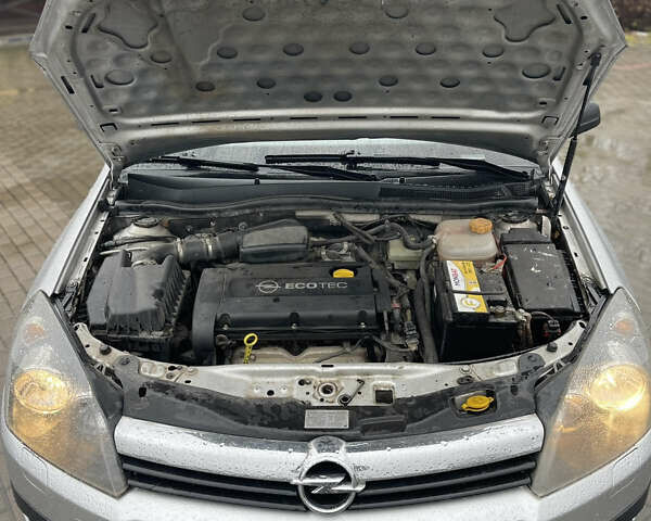 Серый Опель Астра, объемом двигателя 1.6 л и пробегом 140 тыс. км за 3899 $, фото 17 на Automoto.ua