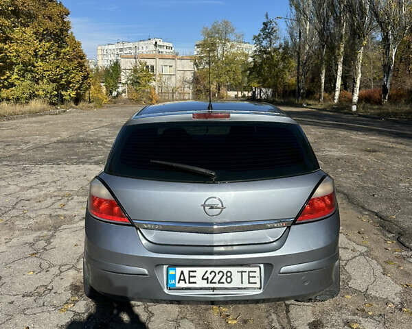 Опель Астра 2006 в Запорожье на Automoto.ua Серый Опель Астра, объемом двигателя 1.69 л и пробегом 271 тыс. км за 3750 $, фото 4 на Automoto.ua