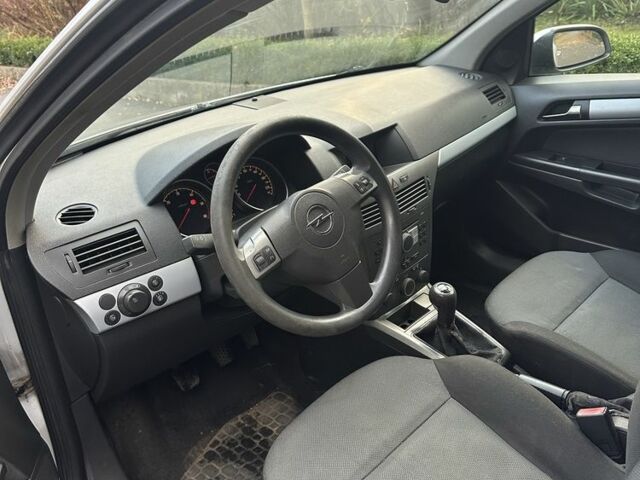 Серый Опель Астра, объемом двигателя 1.7 л и пробегом 324 тыс. км за 2350 $, фото 6 на Automoto.ua