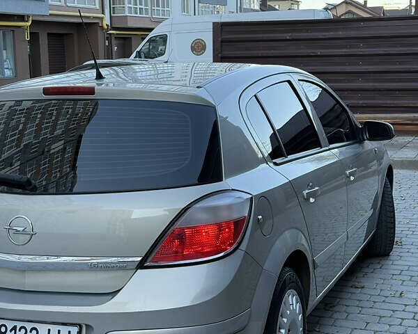 Серый Опель Астра, объемом двигателя 1.6 л и пробегом 287 тыс. км за 4700 $, фото 8 на Automoto.ua
