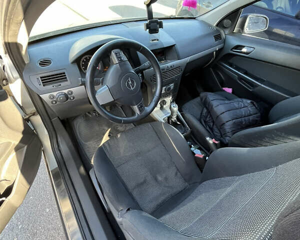 Серый Опель Астра, объемом двигателя 1.6 л и пробегом 236 тыс. км за 3900 $, фото 6 на Automoto.ua