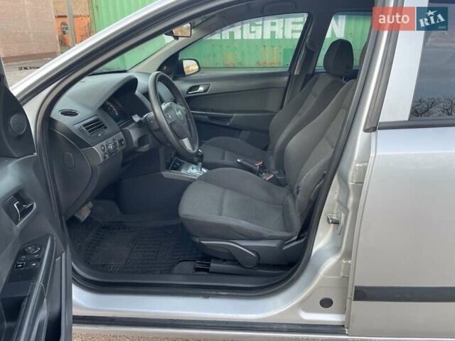 Серый Опель Астра, объемом двигателя 1.4 л и пробегом 220 тыс. км за 3450 $, фото 17 на Automoto.ua