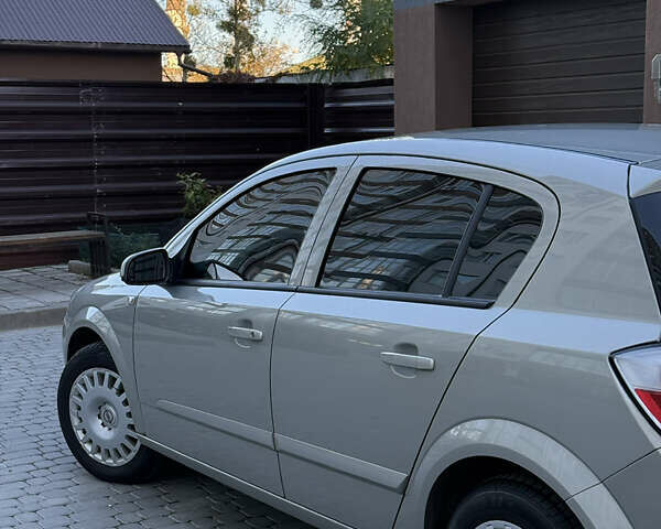 Серый Опель Астра, объемом двигателя 1.6 л и пробегом 287 тыс. км за 4700 $, фото 5 на Automoto.ua