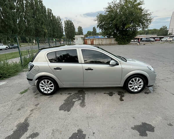 Серый Опель Астра, объемом двигателя 1.4 л и пробегом 332 тыс. км за 3850 $, фото 3 на Automoto.ua