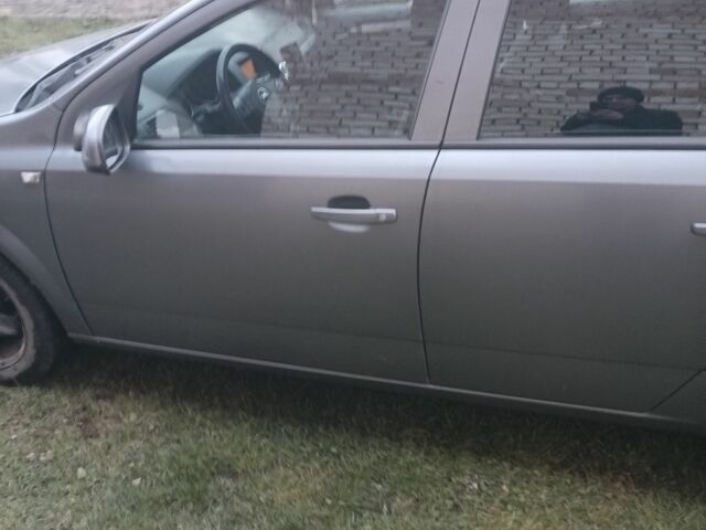 Серый Опель Астра, объемом двигателя 1.2 л и пробегом 325 тыс. км за 3750 $, фото 3 на Automoto.ua