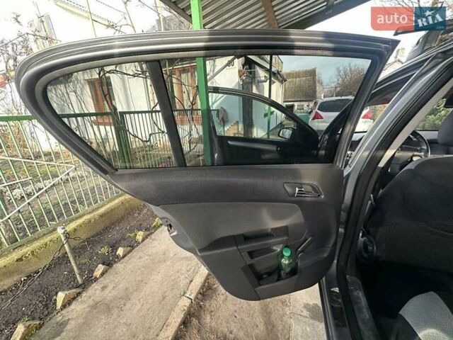 Серый Опель Астра, объемом двигателя 1.69 л и пробегом 150 тыс. км за 6500 $, фото 16 на Automoto.ua