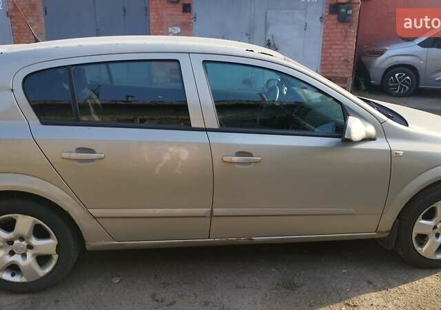 Опель Астра 2006 в Киеве на Automoto.ua Серый Опель Астра, объемом двигателя 1.6 л и пробегом 280 тыс. км за 4200 $, фото 2 на Automoto.ua