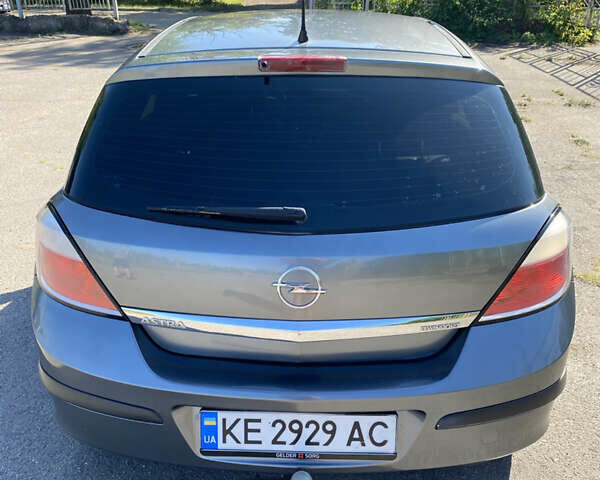 Опель Астра 2006 в Кривом Роге на Automoto.ua Серый Опель Астра, объемом двигателя 1.36 л и пробегом 280 тыс. км за 5000 $, фото 4 на Automoto.ua