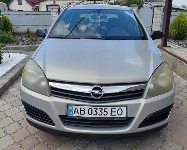 Серый Опель Астра, объемом двигателя 1.4 л и пробегом 216 тыс. км за 4500 $, фото 2 на Automoto.ua