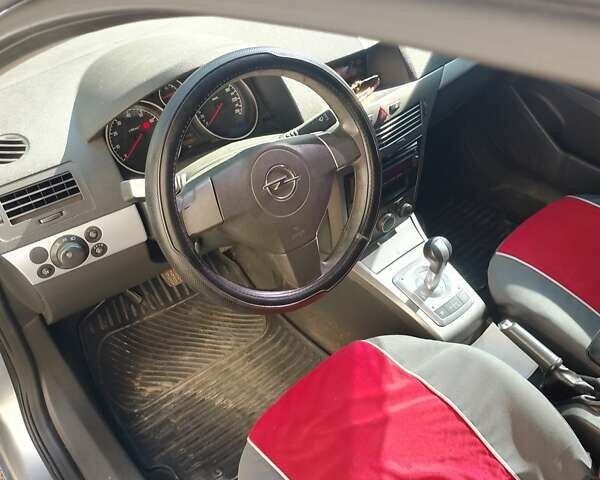 Сірий Опель Астра, об'ємом двигуна 1.6 л та пробігом 275 тис. км за 4000 $, фото 1 на Automoto.ua