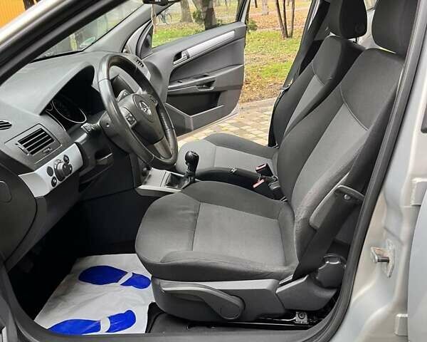 Серый Опель Астра, объемом двигателя 1.6 л и пробегом 160 тыс. км за 4999 $, фото 31 на Automoto.ua