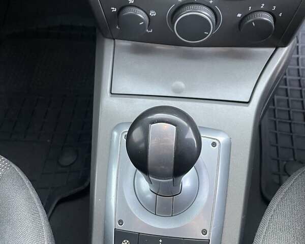 Серый Опель Астра, объемом двигателя 1.4 л и пробегом 220 тыс. км за 3450 $, фото 14 на Automoto.ua