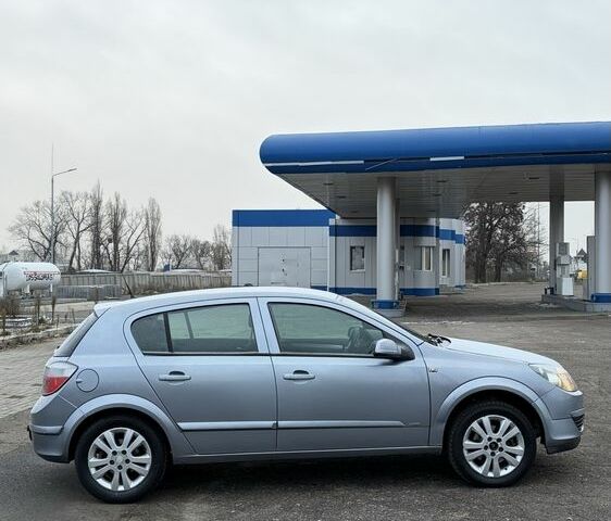 Сірий Опель Астра, об'ємом двигуна 1.7 л та пробігом 300 тис. км за 2850 $, фото 3 на Automoto.ua