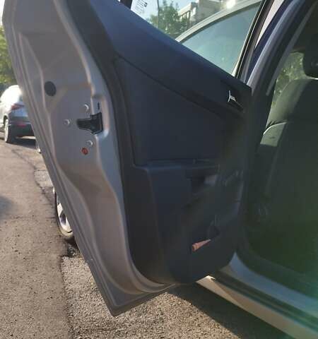 Опель Астра 2006 в Киеве на Automoto.ua Серый Опель Астра, объемом двигателя 1.6 л и пробегом 280 тыс. км за 4200 $, фото 42 на Automoto.ua