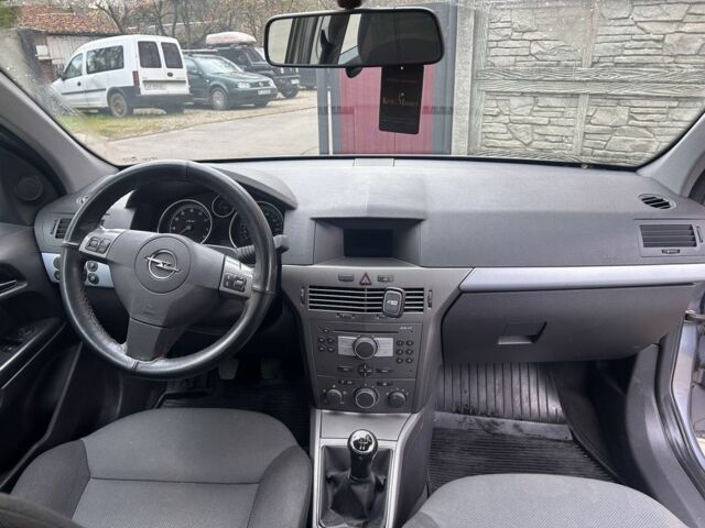 Серый Опель Астра, объемом двигателя 1.6 л и пробегом 211 тыс. км за 4500 $, фото 3 на Automoto.ua