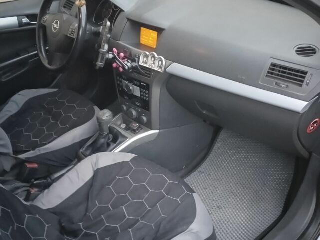 Серый Опель Астра, объемом двигателя 1.2 л и пробегом 325 тыс. км за 3750 $, фото 4 на Automoto.ua