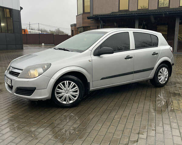 Серый Опель Астра, объемом двигателя 1.6 л и пробегом 140 тыс. км за 3899 $, фото 2 на Automoto.ua