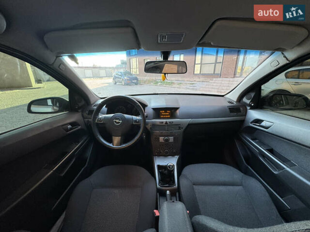 Серый Опель Астра, объемом двигателя 1.6 л и пробегом 140 тыс. км за 3799 $, фото 9 на Automoto.ua