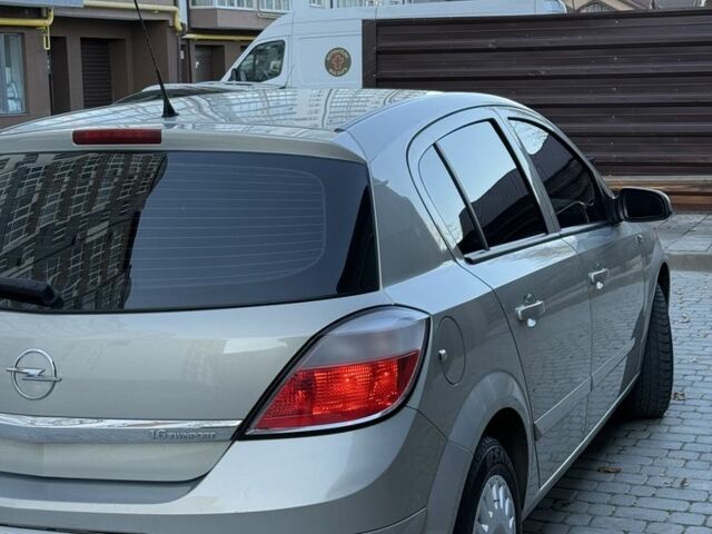 Серый Опель Астра, объемом двигателя 1.6 л и пробегом 287 тыс. км за 4700 $, фото 4 на Automoto.ua