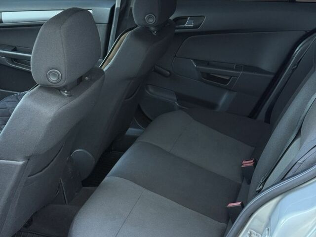 Серый Опель Астра, объемом двигателя 1.6 л и пробегом 287 тыс. км за 4700 $, фото 9 на Automoto.ua