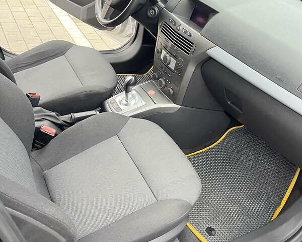 Сірий Опель Астра, об'ємом двигуна 1.36 л та пробігом 221 тис. км за 4600 $, фото 9 на Automoto.ua