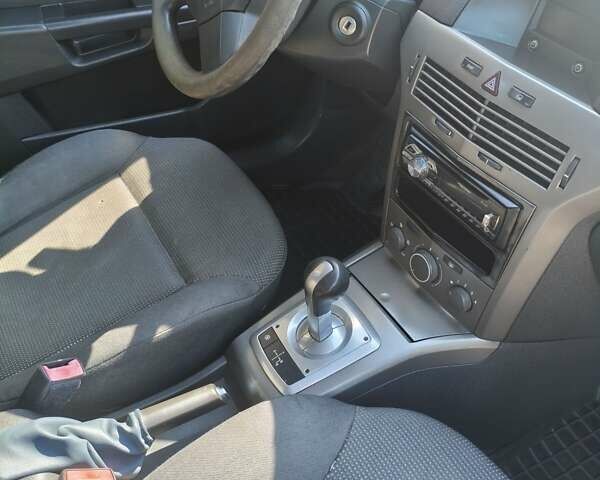 Серый Опель Астра, объемом двигателя 1.4 л и пробегом 216 тыс. км за 4500 $, фото 24 на Automoto.ua