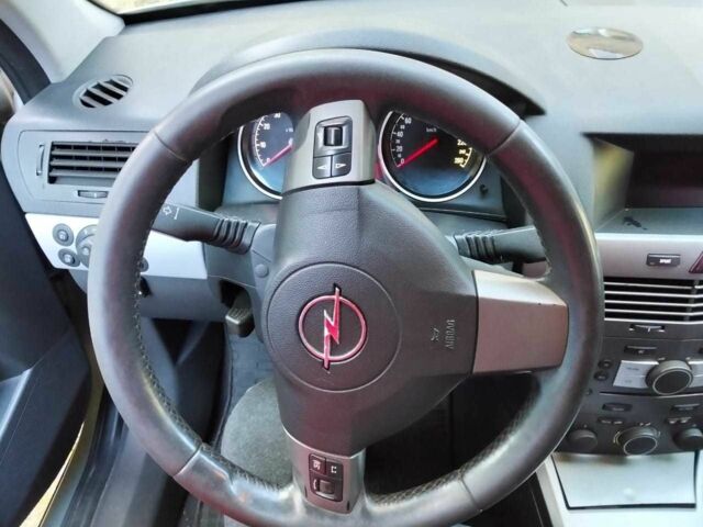 Серый Опель Астра, объемом двигателя 1.6 л и пробегом 290 тыс. км за 3500 $, фото 2 на Automoto.ua