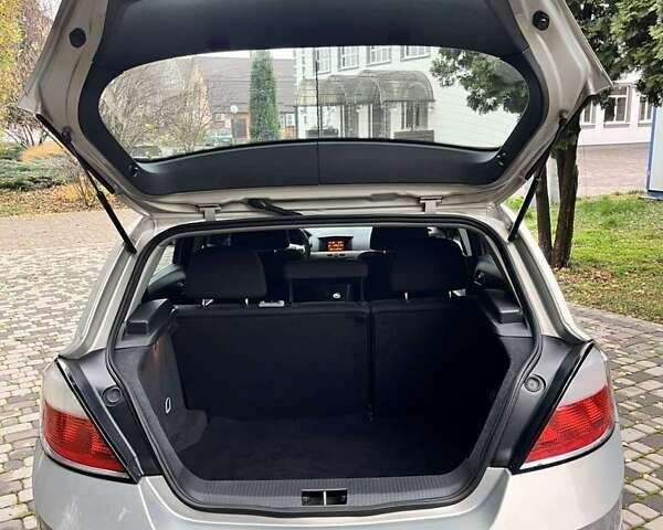 Серый Опель Астра, объемом двигателя 1.6 л и пробегом 160 тыс. км за 4999 $, фото 34 на Automoto.ua