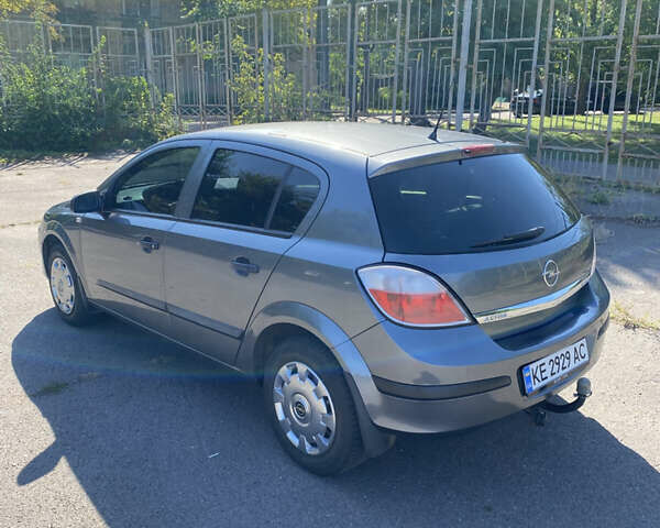 Опель Астра 2006 в Кривом Роге на Automoto.ua Серый Опель Астра, объемом двигателя 1.36 л и пробегом 280 тыс. км за 5000 $, фото 3 на Automoto.ua