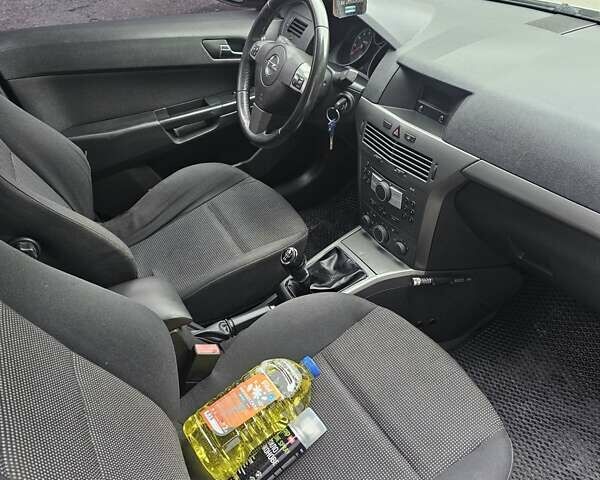 Серый Опель Астра, объемом двигателя 1.4 л и пробегом 181 тыс. км за 3600 $, фото 5 на Automoto.ua