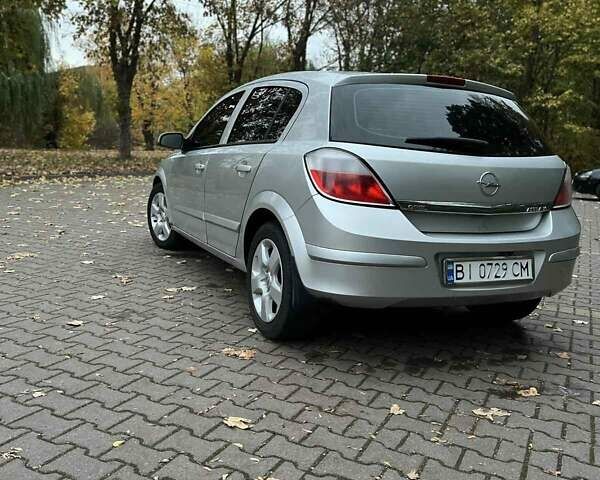 Серый Опель Астра, объемом двигателя 1.6 л и пробегом 248 тыс. км за 4400 $, фото 7 на Automoto.ua