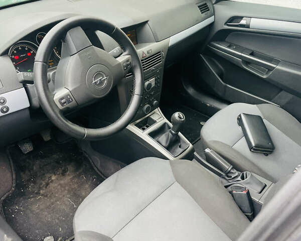 Серый Опель Астра, объемом двигателя 1.6 л и пробегом 217 тыс. км за 4400 $, фото 5 на Automoto.ua