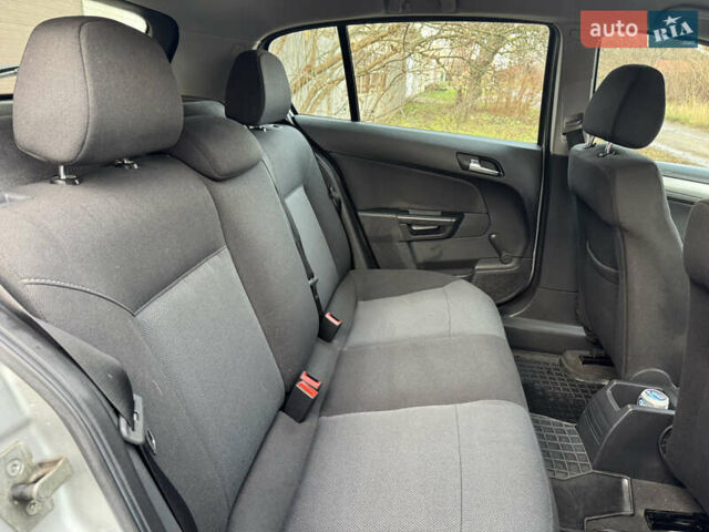 Серый Опель Астра, объемом двигателя 1.6 л и пробегом 180 тыс. км за 5300 $, фото 5 на Automoto.ua