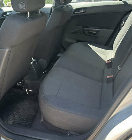 Серый Опель Астра, объемом двигателя 1.6 л и пробегом 296 тыс. км за 3850 $, фото 7 на Automoto.ua