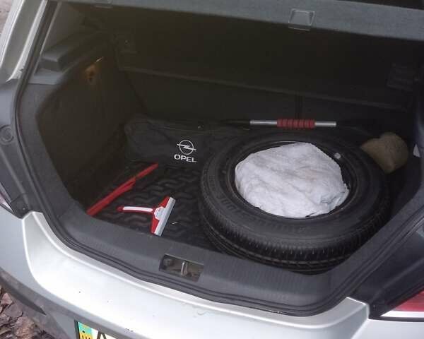 Серый Опель Астра, объемом двигателя 1.6 л и пробегом 330 тыс. км за 4800 $, фото 13 на Automoto.ua