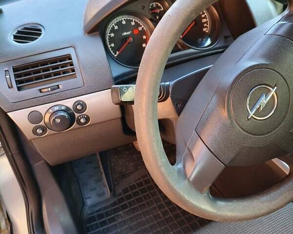 Серый Опель Астра, объемом двигателя 1.4 л и пробегом 216 тыс. км за 4500 $, фото 21 на Automoto.ua