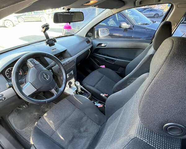 Серый Опель Астра, объемом двигателя 1.6 л и пробегом 236 тыс. км за 3900 $, фото 9 на Automoto.ua