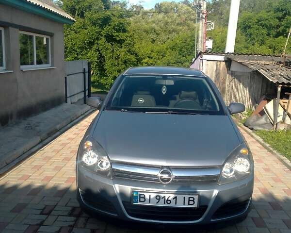 Серый Опель Астра, объемом двигателя 1.6 л и пробегом 246 тыс. км за 5400 $, фото 1 на Automoto.ua